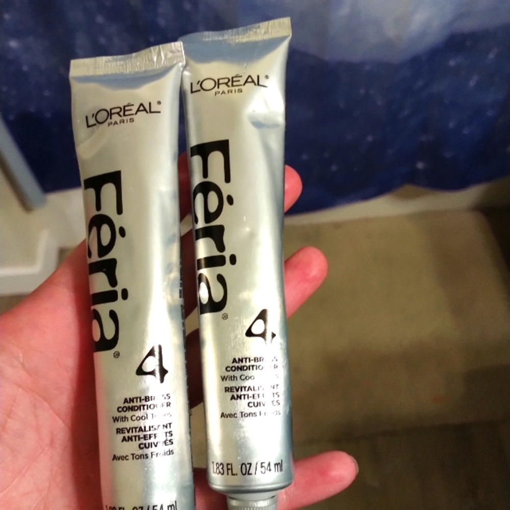L'Oreal feria anti brass treatment conditioner. (2 pack)